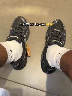 I fell in luv with these shoes😍 #fyp #fashiontiktok #asicsgelkayano #asics 