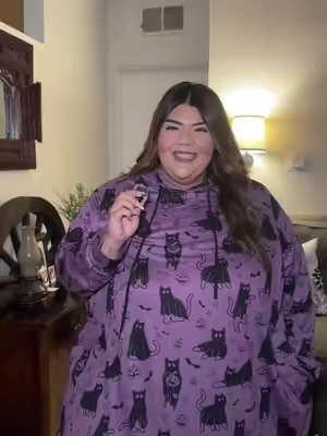 #spookyseason #plussize #onsie #oversizedhoodie #plussizefriendly 