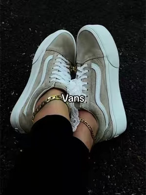 Platform vans for the neutral girls @vans #vans #vansshoes #platformvans #oldskoolvans #vansgirl 