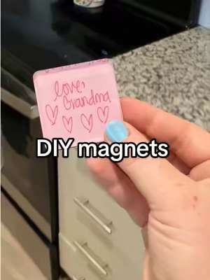 These DIY magnets are such a cute/ thoughtful gift! 🥹🎁 #diymagnets #homemadegifts #diygifts 