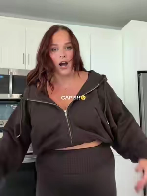 The cutest zip up honestly omg🤎✨ #zipup #gap #sweatshirt #fallfashion 
