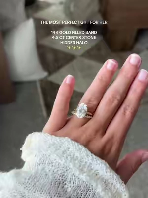 It’s so affordable right now 🤎👏🏼✨ #GiftForHer #ChristmasGift #EngagementRing #Relationship #Marriage 