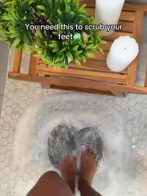 my feet love this & feel so clean🧼🦶🏼 #footscrub #scrubber #footcare #tiktokshop #fyp 