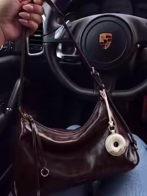 The product is in the cart, my dear friends. #bags #handbags #womenbag #bag #womenbags 