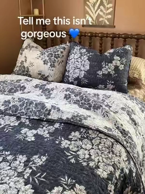 This blue floral quilt has that cozy, collected-over-time look I LOVE 💙🤍 The pattern, the texture, the reversible design… so pretty from every angle. #bedding #quilt #bedspread #comfybeddings #TikTokshopbacktoschool 