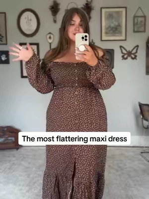 A year later of owning this and I am still just as obsessed. It is just soooo stunning and flattering #maxidress #falldress #plussizefashion #fallfashion #backtoschool 