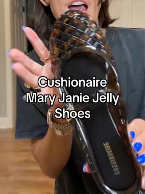 I’m usually a size 7… I have a little room but they do run true to size🤎🖤 #cushionaire #jellyshoes #maryjane #maryjanejellies @Cushionaire 