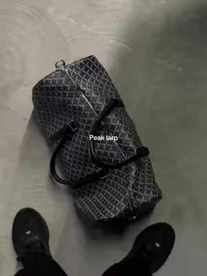 Nah that’s hard  #duffelbag #travelbag #zoinbase #larp 