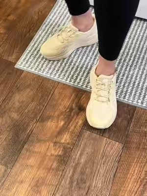 Zapatillas deportivas Cushionaire Xplor para mujer: calzado de entrenamiento con cordones rápidos, parte superior de malla ligera y suela de plataforma amortiguada.#backtoschool#