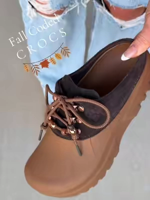 So cute with jeans 🍂🤎🪵✨ #crocs #BacktoSchool #crocsnewarrivals #mule 