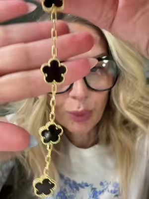 Quiet luxury clover bracelets #pavoi #cloverbracelet #goldjewelry #fashioninspo #TikTokshopbacktoschool 