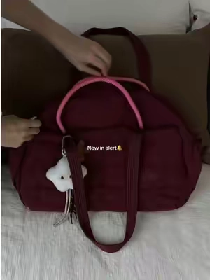Pack my new gym bag with me🙌🏻🥳 this is my new work out motivation 🤌🏻#bagsmart #bagsmarttotebag #gymbag #gymgirls #gymmotivation 