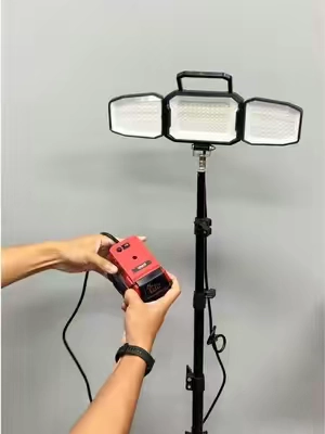 El rango ajustable de 360 grados sí que marca la diferencia para iluminar toda mi zona de trabajo. #light #worklight #milwaukee #construction #TikTokshopbacktoschool 