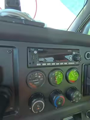 Old vehicle. Modern radio. That’s one heck of an upgrade. 🔥 #TouchscreenRadio #CarPlayRadio #CarStereoUpgrade #SingleDinStereo #CarAudioUpgrade @Junsun Online Store 
