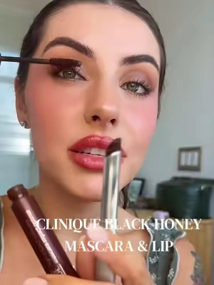 So iconic just in time for fall🍯🖤 @Clinique @Clinique Store #Clinique #BlackHoney #fallmakeup #tiktokshopcreatorpicks #TikTokshopbacktoschool 