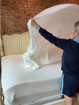 Oh my stars ✨ @Mellow Sleep dropped an entire new set of cooling sheets ❄️🥶and I’m LOVING them 🩵 #mellow #mellowsleep #coolingsheets #sheets #sheetset 