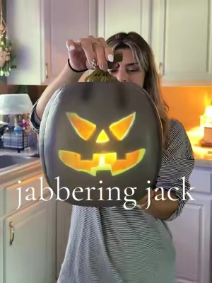 He’s so cool 🕸️ #jackolantern #halloweendecor #jabberingjack 