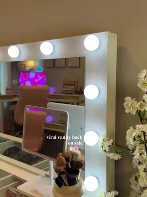 So pretty + spacious ✨😍🌸 #vanity #vanitymi #mirrorwithlight #makeuproom 