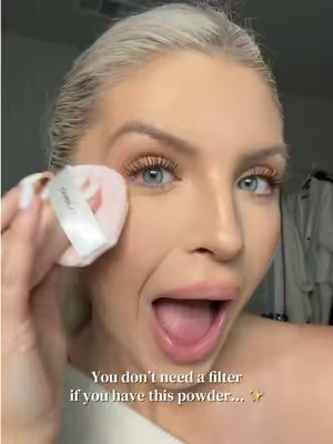 This powder is seriously a real life filter 🤯✨ @carslan_us #pressedpowder #TikTokshopbacktoschool #GlowUp #oilyskin #fyp 