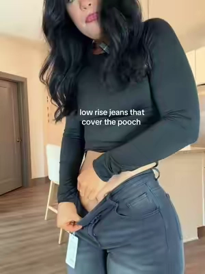 so stretchy too!! @Halara @Halara_official #halara #stretchyjeans #halarajeans #halaradenim 