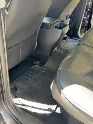 Universal car mats 