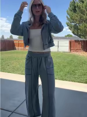 The matching setttt, are you kidding me! #matchingset #womensoutfits #falldealsforyou #sweatset #sweatpants 