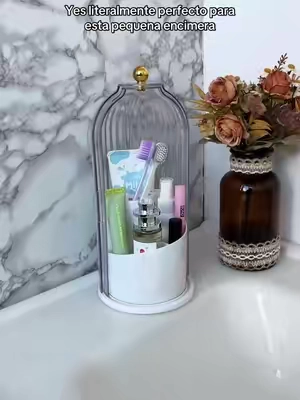 Organizador giratorio transparente para brochas de maquillaje con tapa, que también se puede utilizar para guardar cepillos de dientes.#makeup #brushholder #bathroomorganization #clean #HomeOrganization