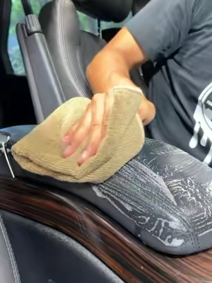 ¡La forma más fácil de limpiar cuero muy sucio! #detailing #parati #chemicalguys
