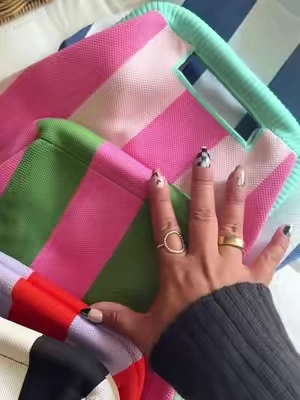 These colors though omg #giftbags #makeupbag #travelbag #clutchbag #TikTokshopbacktoschool 