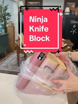 Okayyyy Ninja… THIS is how you upgrade a knife block. 😍🔪 The Ninja NeverDull Pro Knife Set isn’t just pretty sitting on the counter—the whole thing is modular, so you can customize the setup to work for YOUR kitchen. 🙌 ✨ Built-in NeverDull sharpening system ✨ Removable sharpener ✨ Removable steak knife block that can go in a drawer ✨ Premium kitchen knives + steak knives + shears ✨ Multiple ways to configure it on your counter ✨ Comes in FIVE colors 😍 And can we talk about how we’ve all apparently accepted using dull knives until we randomly remember to sharpen them?! 😂 The built-in sharpener makes keeping them sharp so much easier. Functional, customizable AND cute enough to leave on the counter? Ninja knew exactly what they were doing with this one. 👏 #NinjaNeverDull #NinjaKitchen #KnifeSet #KitchenEssentials #KitchenUpgrade