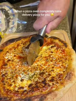 It made this pizza in SIX minutes 😭 #pizzaoven #piezanopizzaoven #homemadepizza #pizzalover 