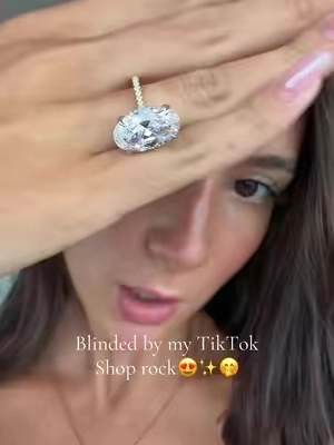 WOW ITS MASSIVEEEE #effinyrings #engagementring #ovalring #diamondring #travelring 