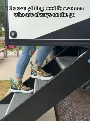I needed a boot that could keep up with my life and these deck boots have become my go to as a mom on the go.  #fallstyle #womensboots #womensshoes #momlife 