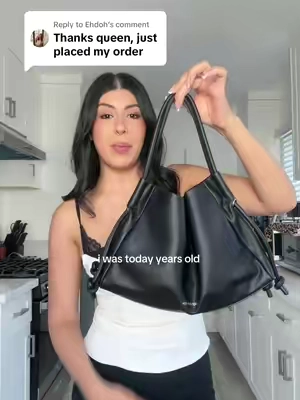 Replying to @Ehdoh my favorite everyday slouchy bag!! More colors too! It’s sooooo good. #slouchybag #purse #handbag #everydaybag #shoulderbag 