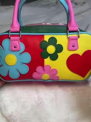 So darling, and so girly🌸💕💕 #purse #dollkills #womenfashion 