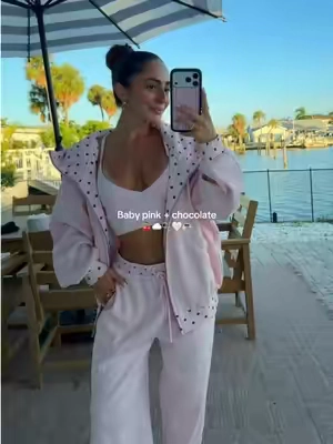 Comfiest set !!! & material is AMAZING! Traveling, lounging, this is IT !!!! #loungewear #loungeset 