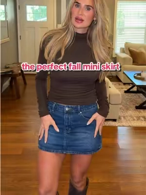 the perfect mini skirt for fall outfits 🍂 #denimskirt #miniskirt #fallfashiontrends #falloutfits #skirtoutfit 