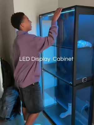 This is so cool and the perfect way to display all your favorite things! 🙌🏼 #ledstoragecabinet #leddisplaycabinet #teenboyroom #teenboysroom #leddisplaycase @BROTTAR DIRECT 