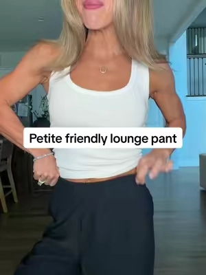 OK, wow I was not expecting these to fit so well! If you’re petite, you need these lounge pants!  #TikTokshopbacktoschool #crz #travelpants #petitepants #loungepants 