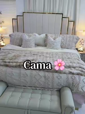 cama de terciopelo es una de las compras más bonitas que he hecho para mi habitación. 🤍✨ Su diseño tapizado, elegante cabecera y detalles modernos hacen que el cuarto se vea mucho más lujoso y acogedor. Además de verse preciosa, tiene una estructura resistente y combina perfectamente con una decoración en tonos claros y neutrales. 🛒 Les dejé el enlace disponible. Solo para personas que vivan en Estados Unidos. 🇺🇸 #CamaTapizada #VelvetBed #DecoraciónDeCuarto #MueblesParaElHogar #tiktokshopblackfridaysale 