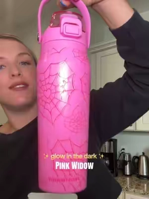 For all my spooky pink girlies! #spookyseason #frostbuddy #tiktokshopcreatorpicks #halloween #waterbottle 