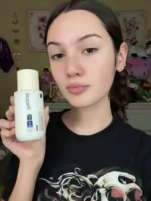 Milky lightweight moisturizer🤍 so insanely hydrating @Prequel #prequelskin #prequel #milkymoisturizer #skincare #dryskin 