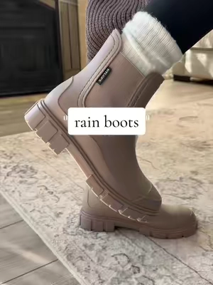 The rain boots I’ll be wearing all season #fallootd #fallboots #rainboots #shoes #fallaesthetic 