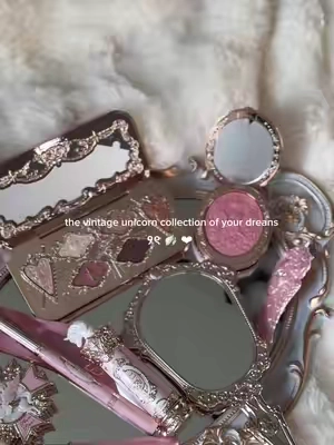 Most beautiful vintage makeup collection 🤍✨ @Flower Knows Makeup @フラワノーズ（FlowerKnows） @flowerknows.us @flowerknows.beauty #flowerknowsmakeup #flowerknows #vintage #vintagemakeup #makeup 
