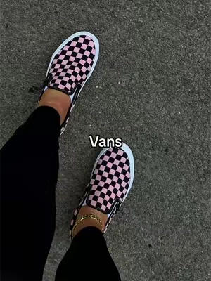 Pink girls stand up 🩷🎱🎀✨@vans #vans #restock #sliponvans #checkeredvans #vansshoes 