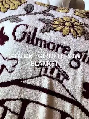 this is the best GG blanket I’ve  found yet 🥹🤎  #gilmoregirls #starshollow #lukesdiner #comfortshow #fallseason 