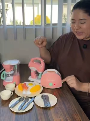 El set perfecto para que las niñas tengan su propia cocinita y disfruten jugando a preparar deliciosas comidas. #JuguetesParaNiñas #CocinitaInfantil #JuegoDeImitación #DiversiónParaNiñas #TikTokshopbacktoschool