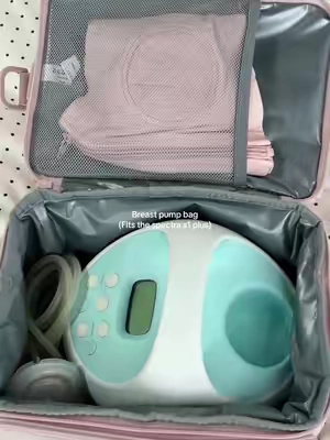 Turned this lunch bag into the perfect breast pump bag🍼🤌🏻#b#bagsmartd#diaperbagp#pumpbagb#breastfeedingb#breastfeedingmom