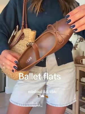 this color is everything☁️☁️☁️ #flats #balletflats #maryjaneflats #maryjanes #fallshoes 