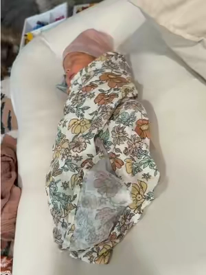Replying to @Meg Duvall  She doesnt sleep in this over night but shes already a side sleeper & this has been her GO TO since coming home yesterday. So she hangs with us in this and then at night we put her in the empty bassinet 🖤